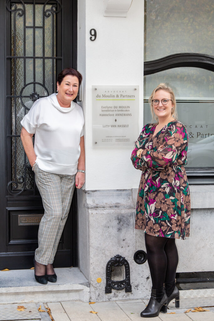 Zaakvoerders Evelyne en Hannelore voor advocatenkantoor du Moulin & Partners